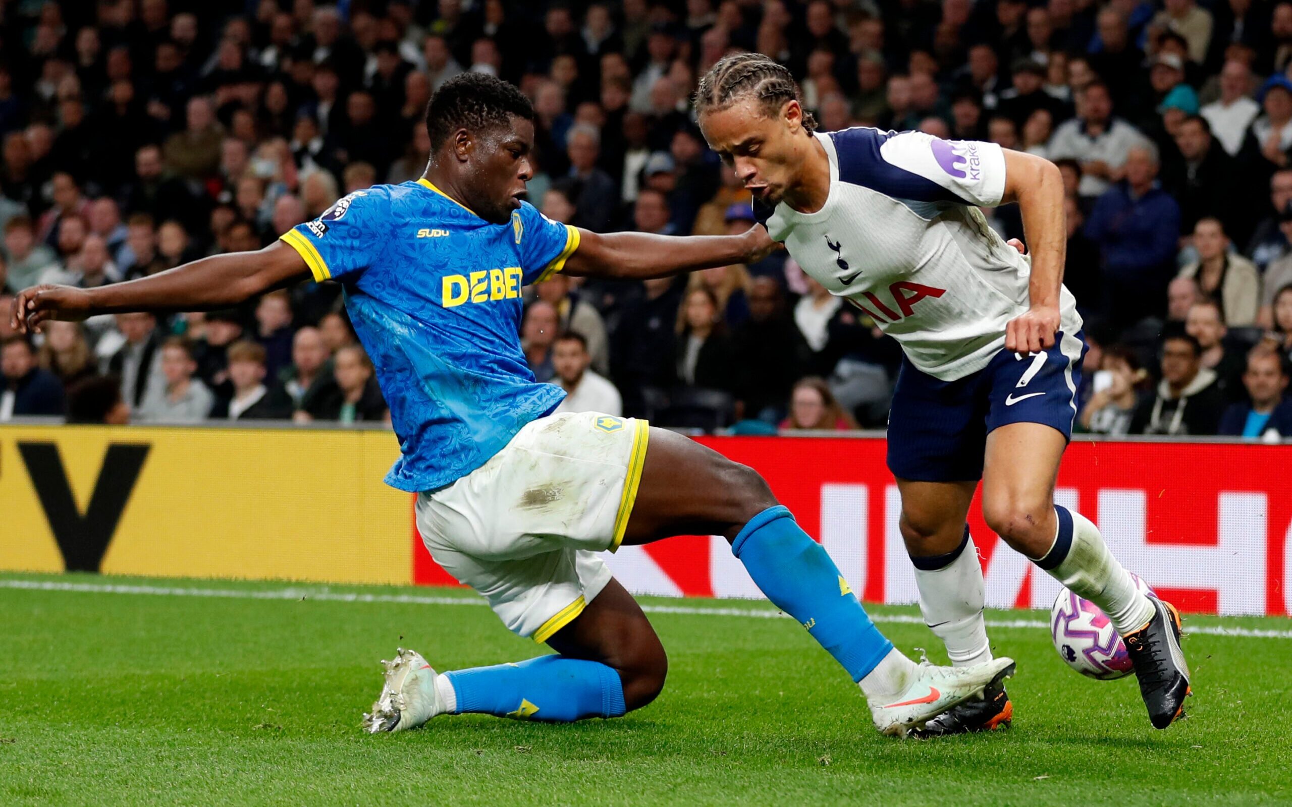 Torcida do Wolverhampton exalta ex-Fluminense após empate pela Premier League - Imagem do artigo original