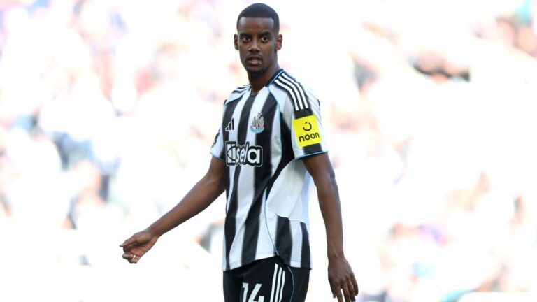 Liverpool acerta com Alexander Isak em transferência recorde no futebol inglês
