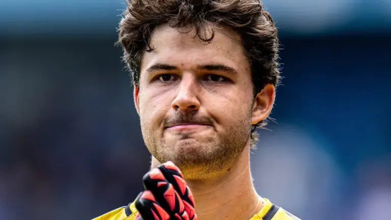 Manchester United fecha acordo para contratar novo goleiro