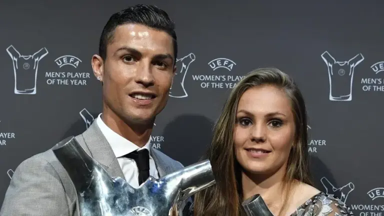 Ex-melhor do mundo do futebol feminino anuncia aposentadoria por motivo pessoal