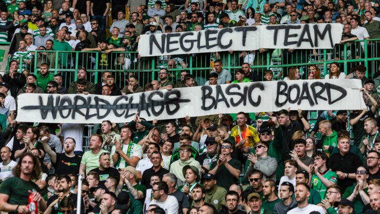Pressão cresce no Celtic após janela de transferências frustrante e revolta da torcida
