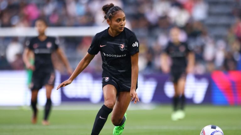 Alyssa Thompson viaja a Londres para negociar transferência com o Chelsea