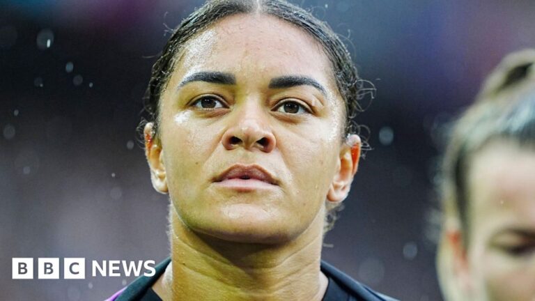 Segundo suspeito é detido por envio de mensagens racistas à jogadora Jess Carter