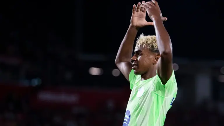 Jornal espanhol compara Endrick a Lamine Yamal e define ambos como “gênios”