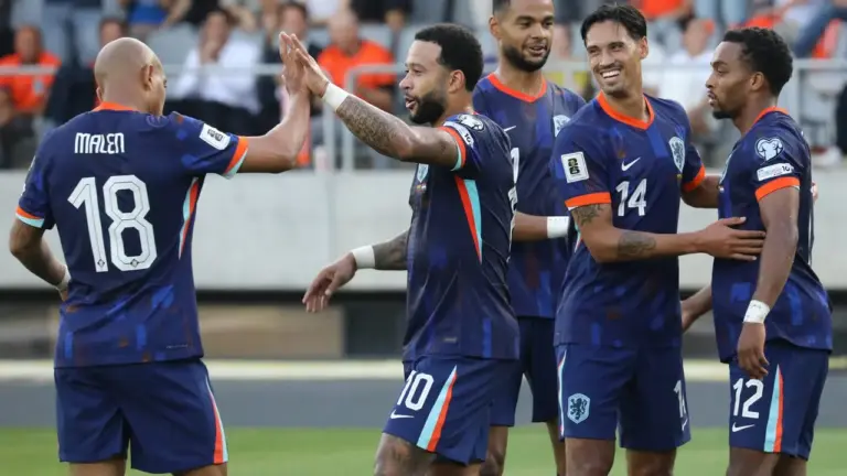 Depay estabelece recorde e Holanda supera Lituânia em duelo com cinco gols