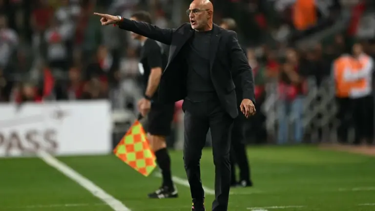 Treinador afirma que atleta do Barcelona é o “melhor do mundo” na posição