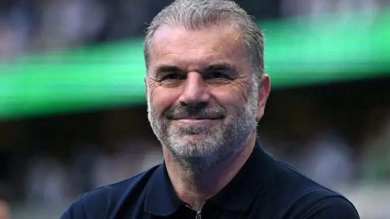 Nottingham Forest anuncia técnico vencedor da Europa League após crise interna