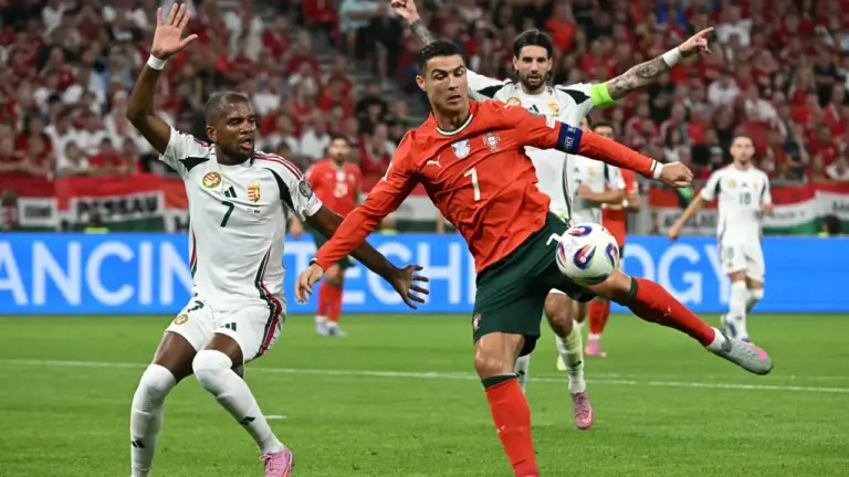 Cristiano Ronaldo iguala recorde mundial de partidas em eliminatórias