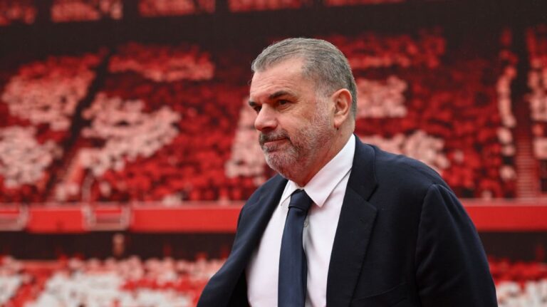Nottingham Forest oficializa Ange Postecoglou como novo técnico
