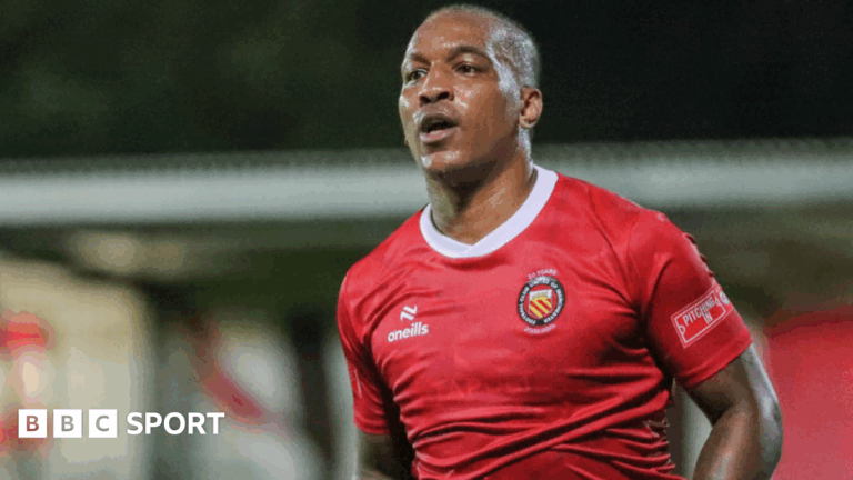 Facada mudou minha carreira, diz Andre Wisdom, ex-Liverpool hoje na 7ª divisão inglesa