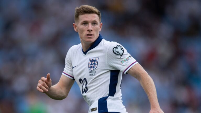 Manchester United mira Elliot Anderson para janeiro e mantém Carlos Baleba como sonho; Liverpool observa Bremer, indicam rumores