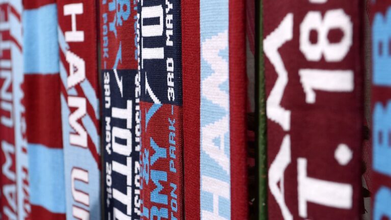 West Ham proíbe cachecóis “meio a meio” no clássico contra o Tottenham