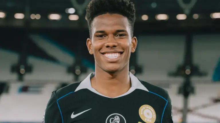 Estêvão fica fora da lista do Chelsea para partida da Premier League