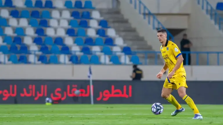 Defensor ex-Palmeiras e Nantes completa 500 partidas atuando na Arábia Saudita