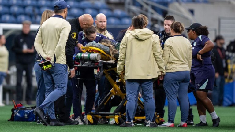 Jogo entre Seattle Reign e Racing Louisville é suspenso após colapso de Savannah DeMelo