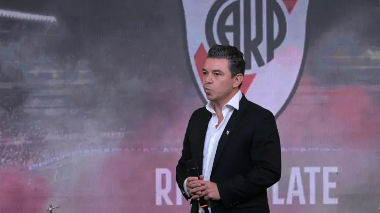 Treinador do River Plate exalta virtudes do Palmeiras e admite dificuldade em vencê-lo