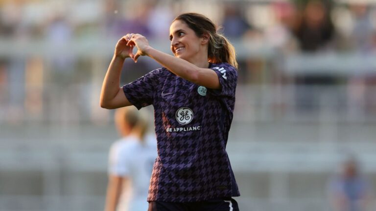 Savannah DeMelo agradece equipe médica após desmaio; partida será retomada sem público