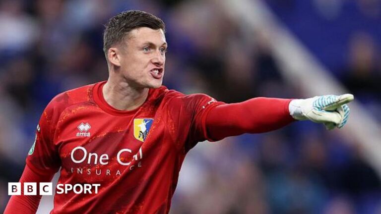 Goleiro Liam Roberts busca recomeço no Mansfield Town após polêmica no Millwall, afirma Nigel Clough