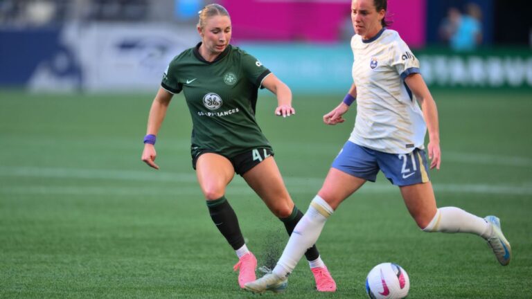 Fishlock decide nos acréscimos e Reign vence Louisville em partida retomada após emergência médica