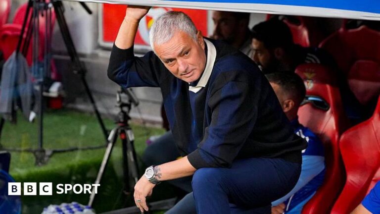 Mourinho retorna ao Benfica depois de 25 anos e agita eleição presidencial do clube