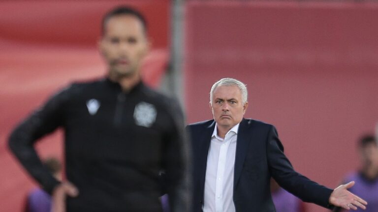Mourinho estreia com vitória no Benfica e comemora volta a Portugal após 25 anos