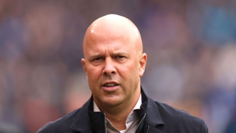 Slot exalta mentalidade após Liverpool segurar vitória sobre o Everton em Anfield