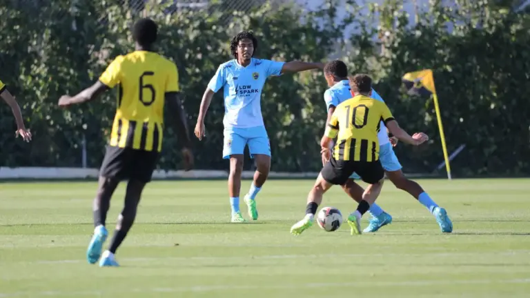 Khallyl elogia desempenho defensivo do Miami Dade diante do AEK Atenas