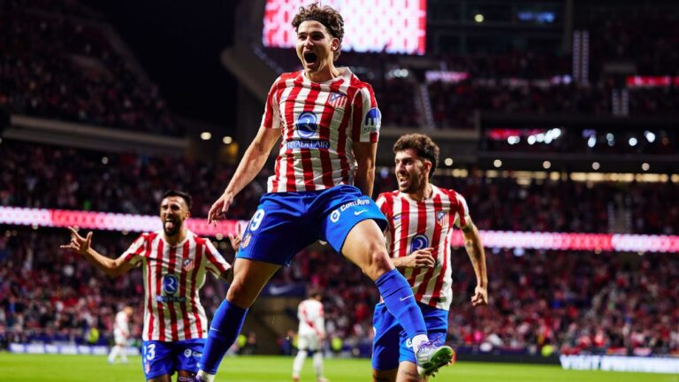 Simeone exalta Julián Álvarez após hat-trick na virada do Atlético sobre o Rayo Vallecano