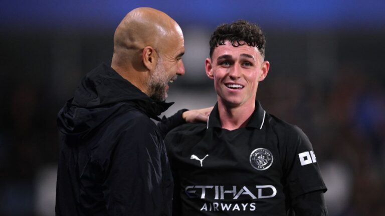 Guardiola ressalta Foden como camisa 10 após triunfo do City sobre o Huddersfield na Copa da Liga
