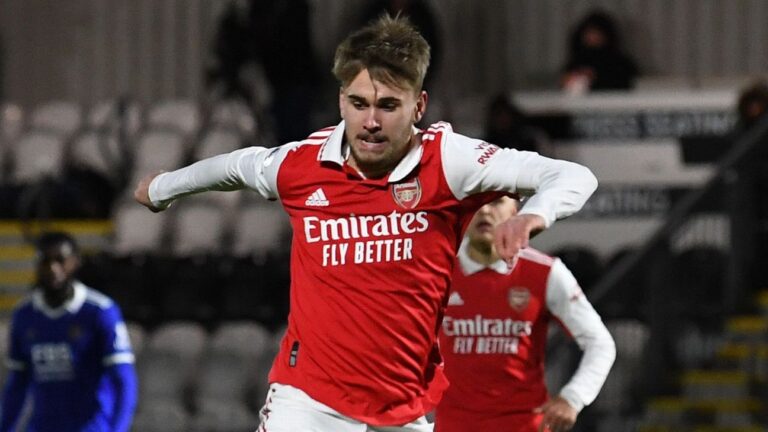 Ex-Arsenal: Billy Vigar, 21, morre após lesão cerebral em partida da Isthmian League