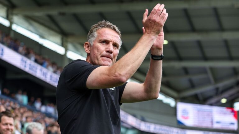 Phil Parkinson recebe a Liberdade da Cidade de Wrexham e se diz “lisonjeado”