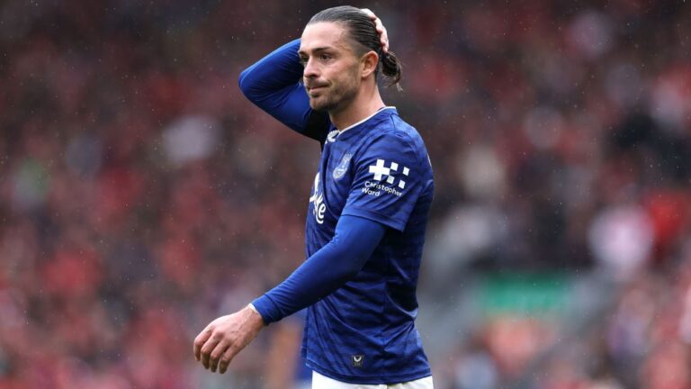 Grealish diz que vida noturna não foi decisiva para saída do Manchester City