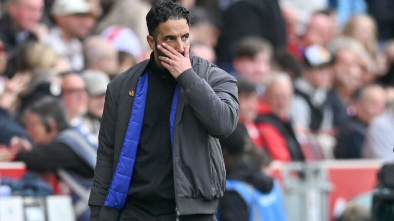 Jamie Carragher classifica passagem de Ruben Amorim no Manchester United como “desastre”