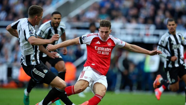 Arteta exalta Gyökeres e diz que atacante ainda está longe do auge no Arsenal