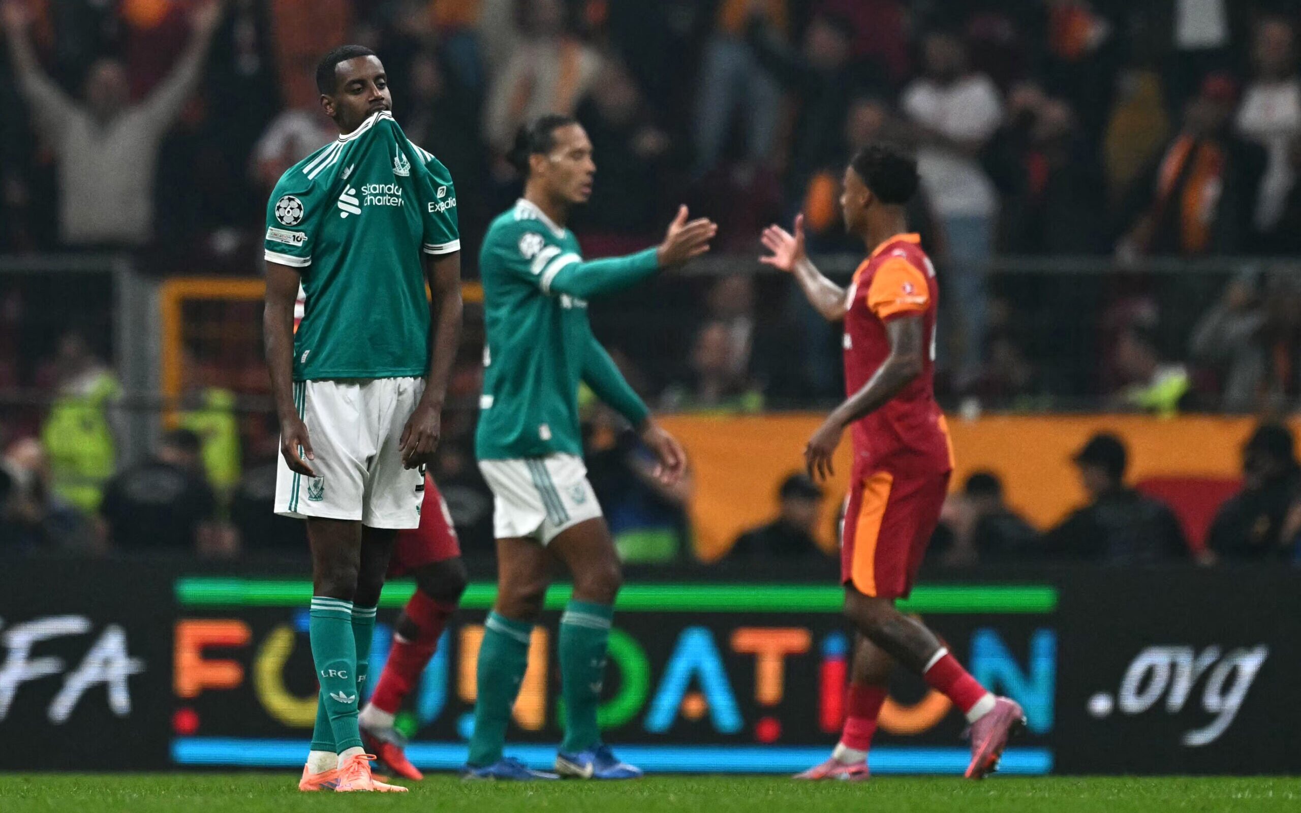 Ex-ídolo do Liverpool critica elenco após derrota na Champions League - Imagem do artigo original