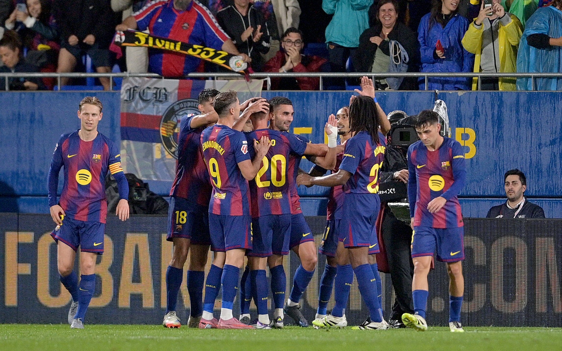 PSG observa zagueiro do Barcelona para reforçar defesa na próxima temporada - Imagem do artigo original