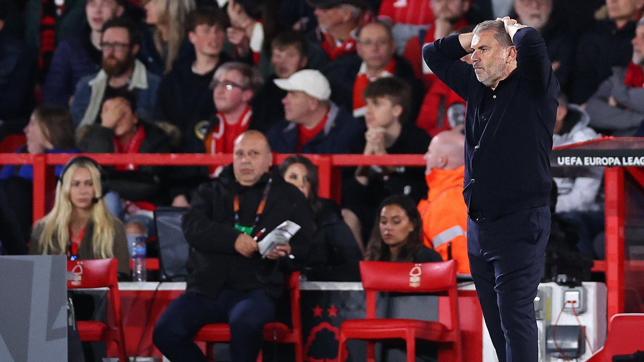 Torcida do Nottingham Forest pressiona Postecoglou após sexta partida sem vitória - Imagem do artigo original