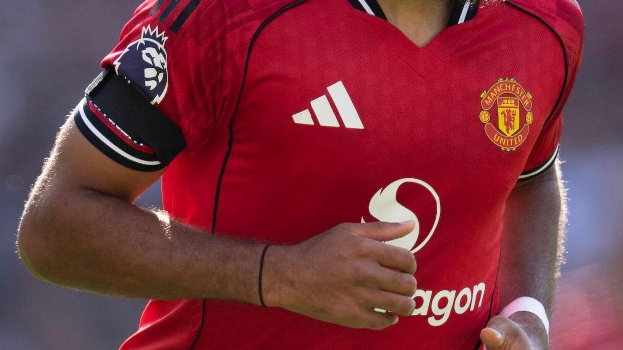 Man United e Man City prestarão homenagem às vítimas de ataque a sinagoga em Manchester - Imagem do artigo original