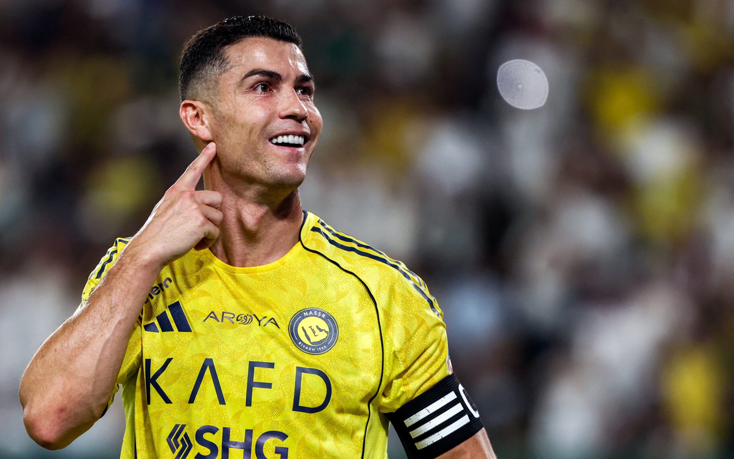 Cristiano Ronaldo alcança marca de primeiro jogador bilionário - Imagem do artigo original