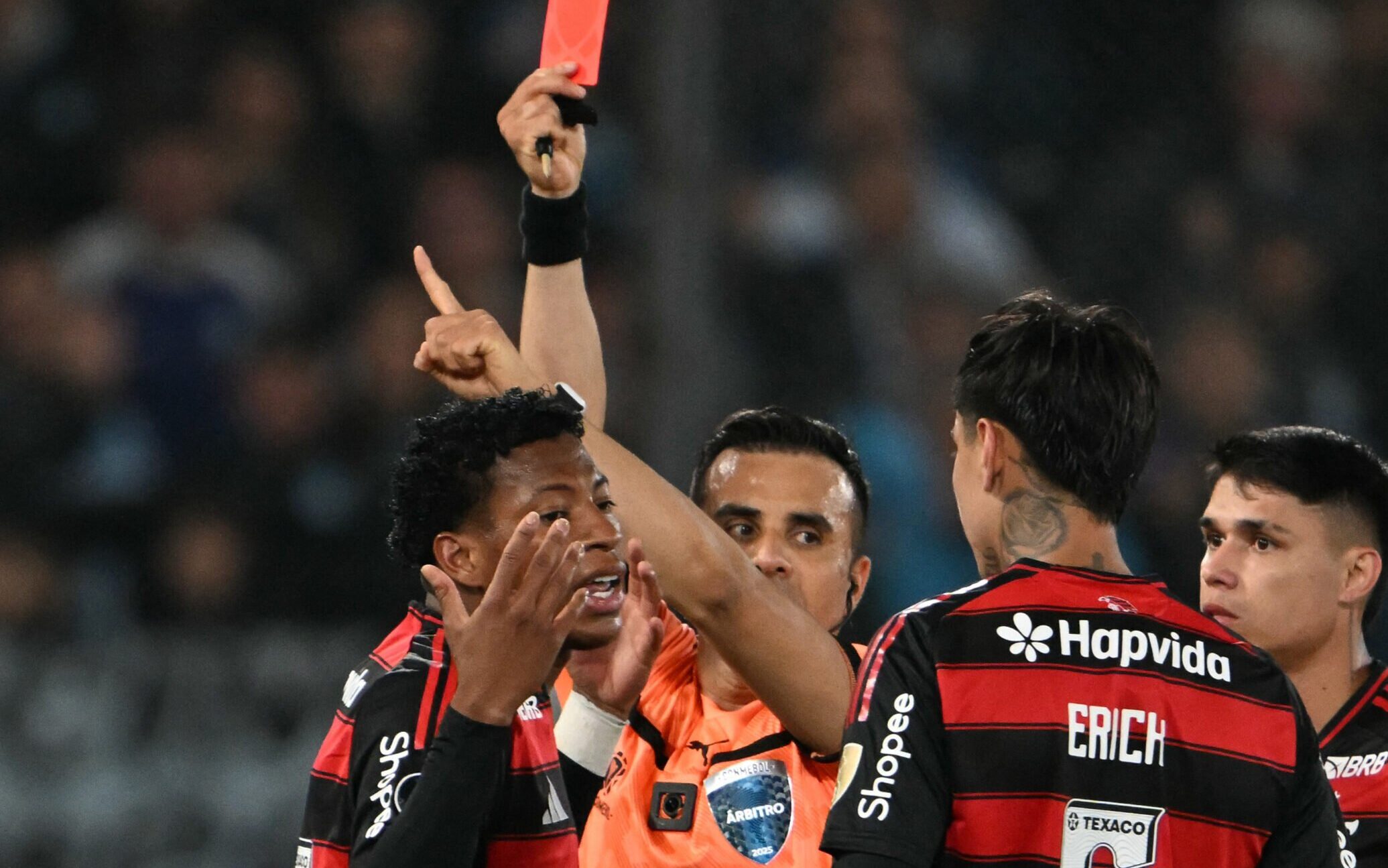 Áudio do VAR detalha expulsão de Plata em Racing x Flamengo - Imagem do artigo original