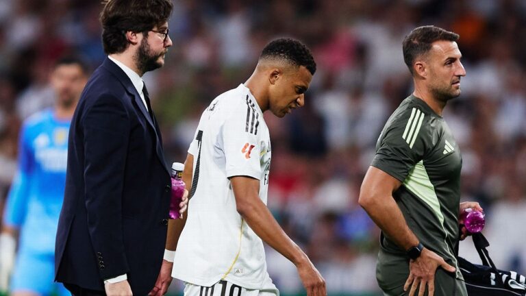 Mbappé sofre entorse no tornozelo e vira dúvida para compromissos da França