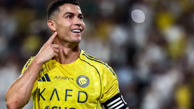 Cristiano Ronaldo alcança marca de primeiro jogador bilionário