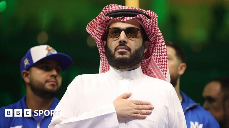 Manchester United nega estar em fase avançada de venda a investidor saudita