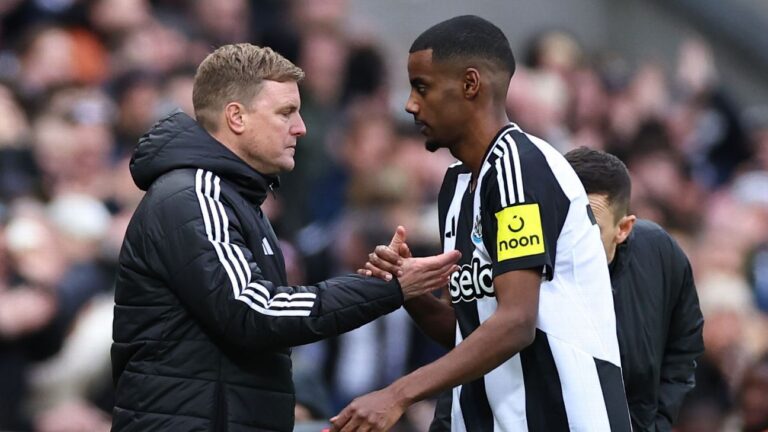 Isak afirma não ter conversado com Eddie Howe desde a saída do Newcastle
