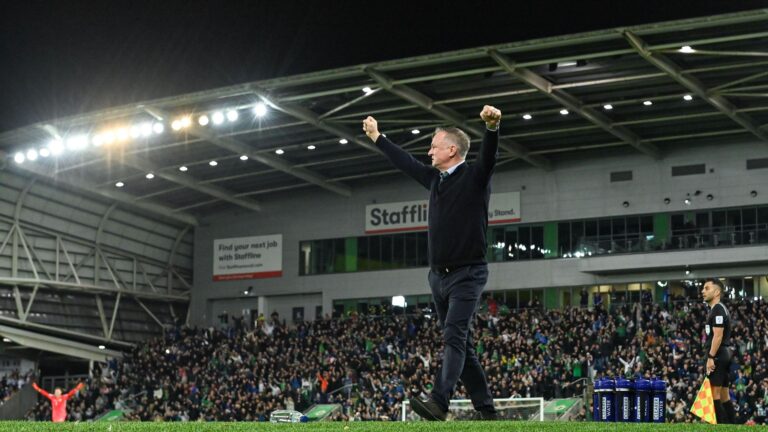 Irlanda do Norte vence Eslováquia por 2 a 0 e divide liderança do Grupo A nas Eliminatórias