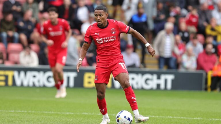 Sem empresário, ex-Manchester United usa ChatGPT para acertar com o Leyton Orient