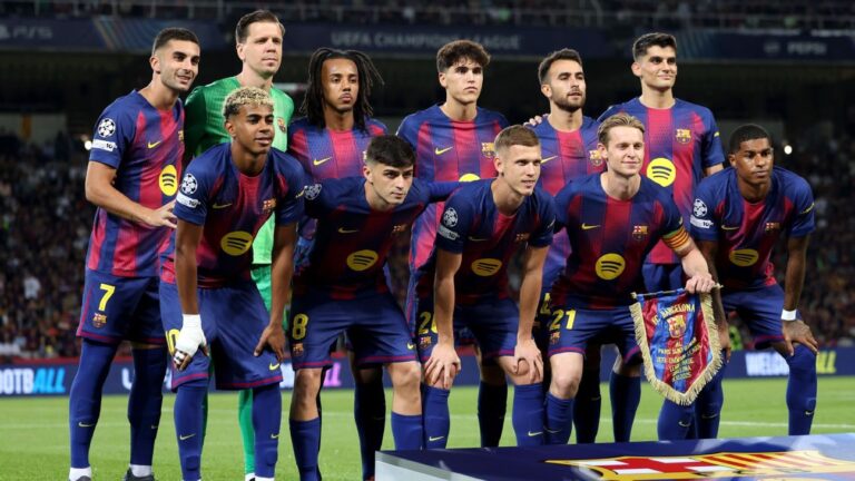 Barcelona apresenta camisa especial com Ed Sheeran para o Clásico