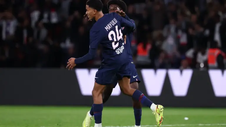 PSG empata com Strasbourg e mantém liderança da Ligue 1