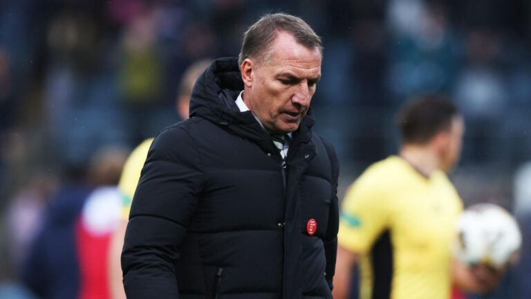 Protesto com bolas de borracha e derrota por 2 a 0 ampliam crise do Celtic em Dundee