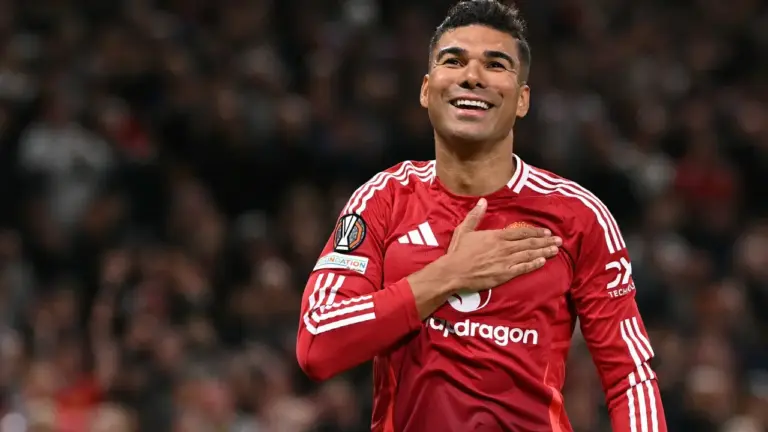 Rio Ferdinand aconselha United a negociar Casemiro e aponta João Neves como substituto